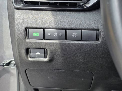 Used 2021 Nissan Sentra SV w/ SV Premium Package FWD image 23