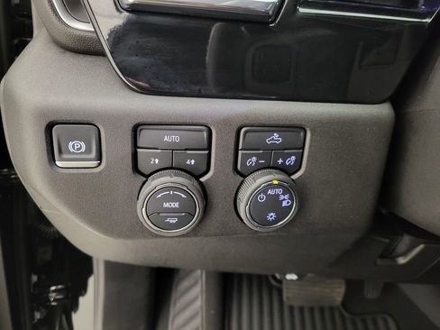 Used 2025 Chevrolet Silverado 1500 LT AWD/4WD image 31