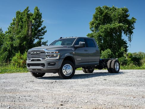 New 2026 RAM 4500 4x4 Crew Cab DRW w/ Laramie Trim Package image 1