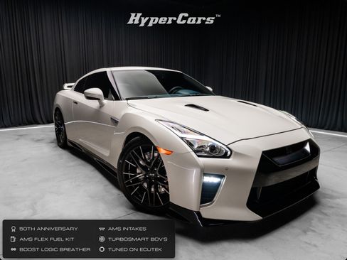 Used 2020 Nissan GT-R Premium AWD/4WD image 1
