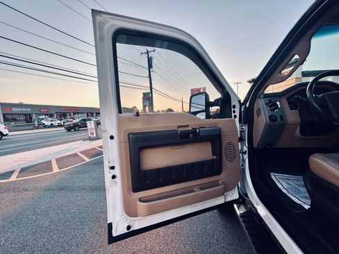 Used 2014 Ford F250 Lariat image 18