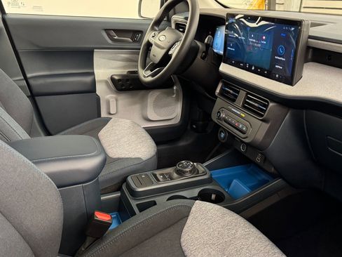 New 2025 Ford Maverick XLT image 24