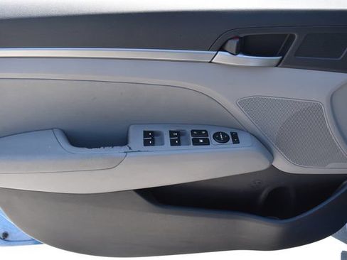 Used 2017 Hyundai Elantra SE FWD image 11
