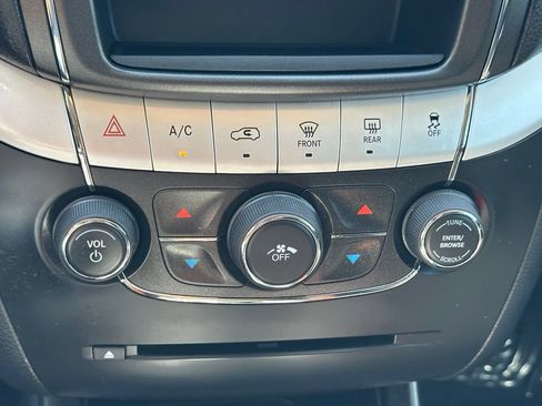 Used 2020 Dodge Journey SE FWD image 26