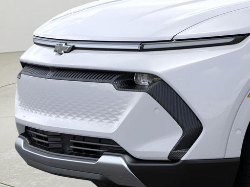 New 2025 Chevrolet Equinox EV LT image 13