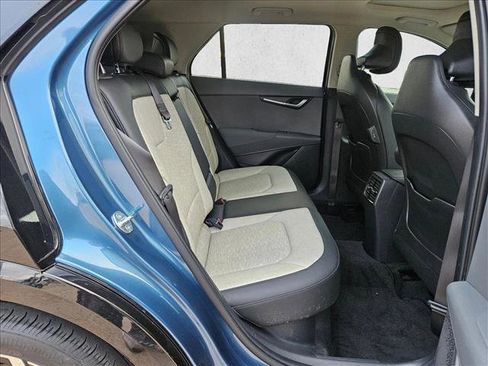 Used 2024 Kia Niro SX Touring image 22