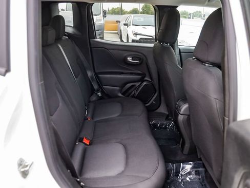 Used 2023 Jeep Renegade Latitude AWD/4WD image 19
