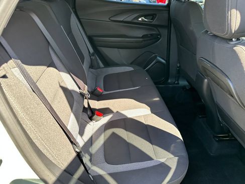 Used 2025 Chevrolet TrailBlazer LT FWD image 16