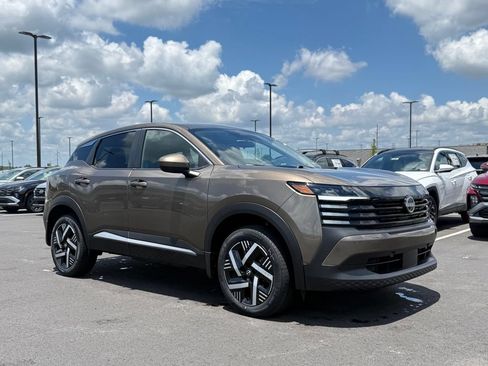 Used 2025 Nissan Kicks SV FWD image 3
