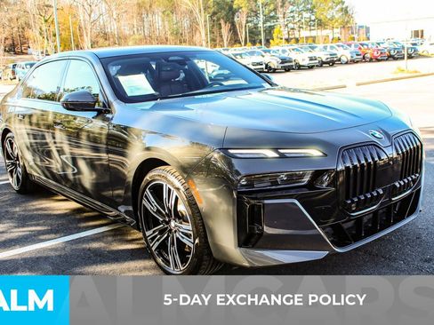 Used 2023 BMW 740i w/ Parking Assistance Package image 4