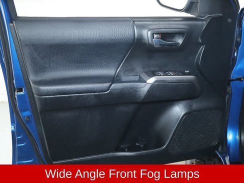 Used 2017 Toyota Tacoma TRD Off-Road w/ Premium & Technology Package image 16