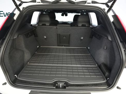 Used 2023 Volvo XC40 Recharge Plus w/ Protection Package Premier AWD/4WD image 8