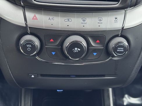 Used 2017 Dodge Journey SE image 10