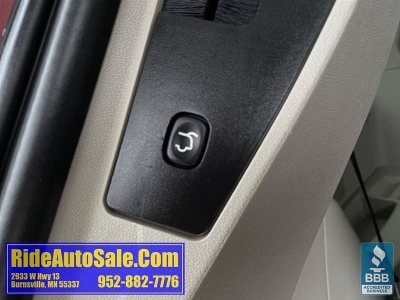Used 2013 Chrysler Town & Country Touring-L w/ Driver Convenience Group FWD image 30