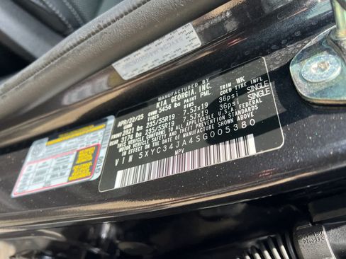 Certified 2025 Kia EV6 Light w/ Light LR Technology Package RWD image 17