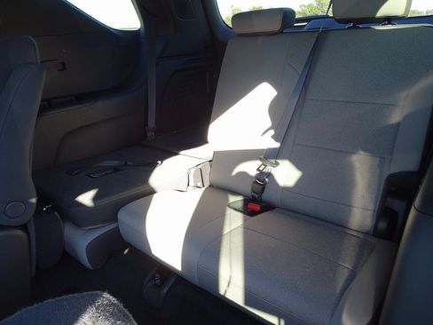 Used 2025 Chevrolet Traverse LT image 9