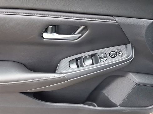 Used 2022 Nissan Sentra SV w/ Trunk Package image 10