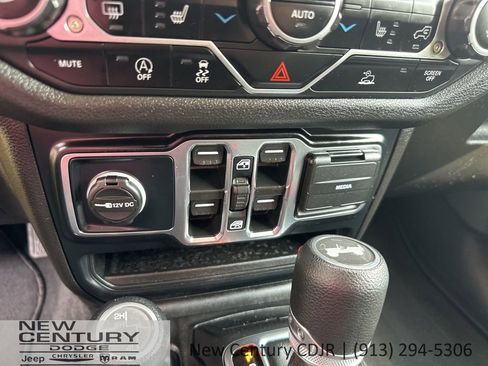 Used 2024 Jeep Wrangler Unlimited Sport AWD/4WD image 39