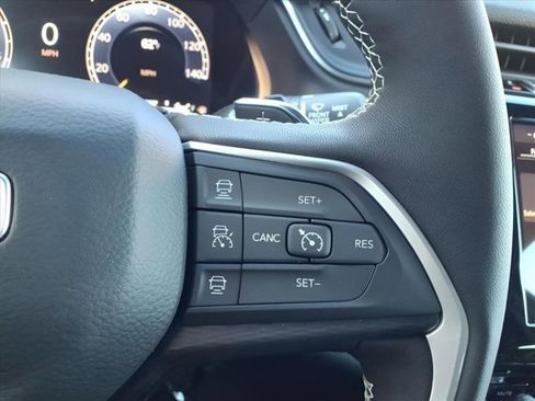 New 2025 Jeep Grand Cherokee Laredo X w/ Luxury Tech Group I image 16