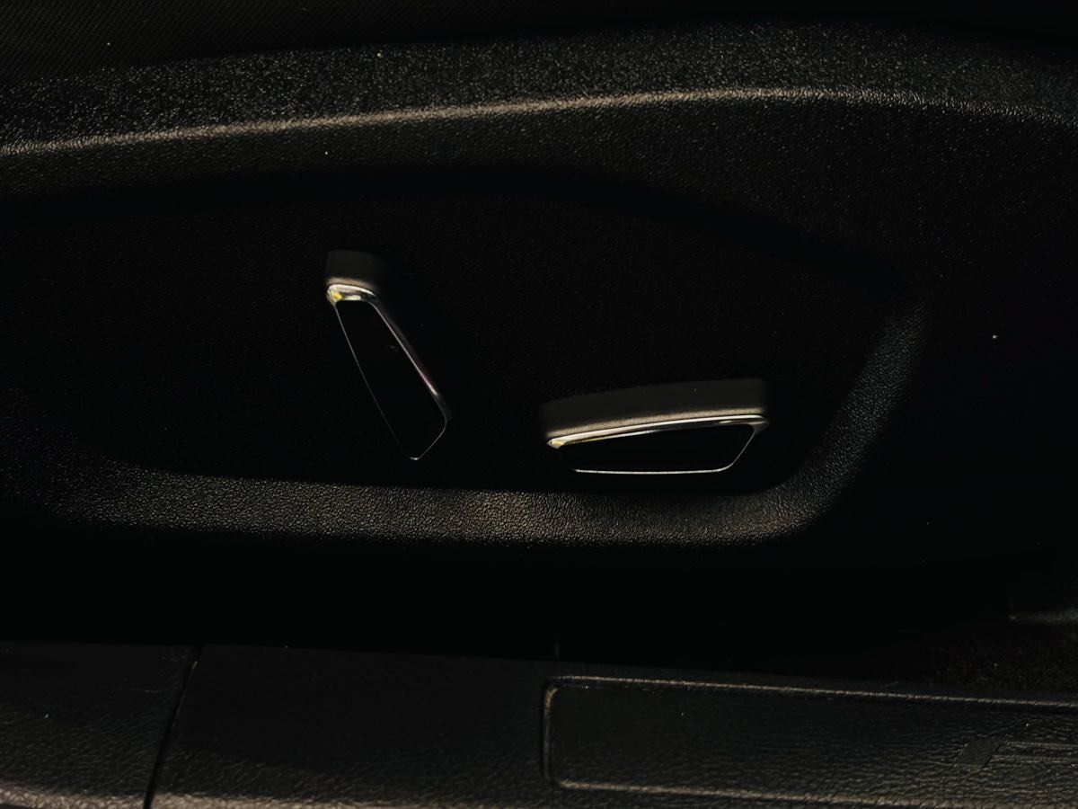 Used 2018 Ford Fusion SE w/ Fusion SE Technology Package FWD image 35