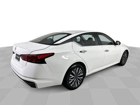 Used 2025 Nissan Altima 2.5 SV FWD image 8