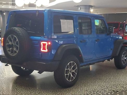 Used 2025 Jeep Wrangler Unlimited Sport AWD/4WD image 4