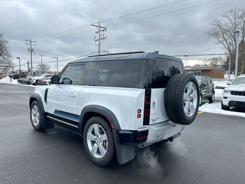 Used 2025 Land Rover Defender 90 S image 11