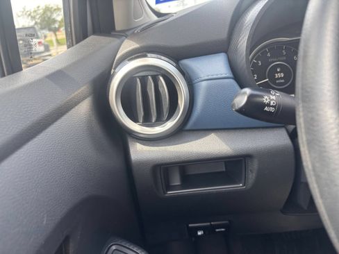Used 2025 Nissan Versa SV FWD image 32