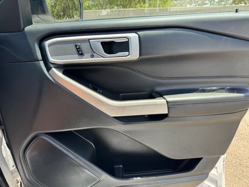 Certified 2023 Ford Explorer Limited RWD image 24