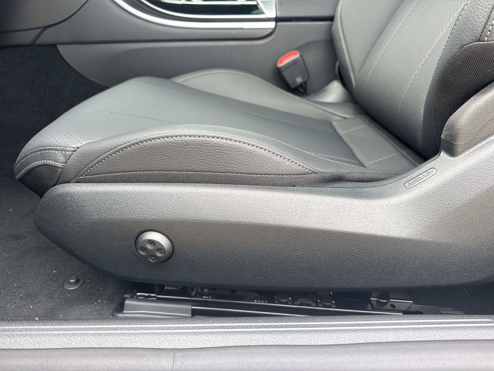 New 2026 Mercedes-Benz CLE 450 4MATIC Coupe image 9