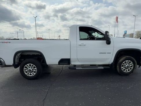Used 2024 Chevrolet Silverado 2500 LT AWD/4WD image 9
