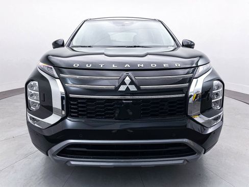 New 2025 Mitsubishi Outlander SE image 2