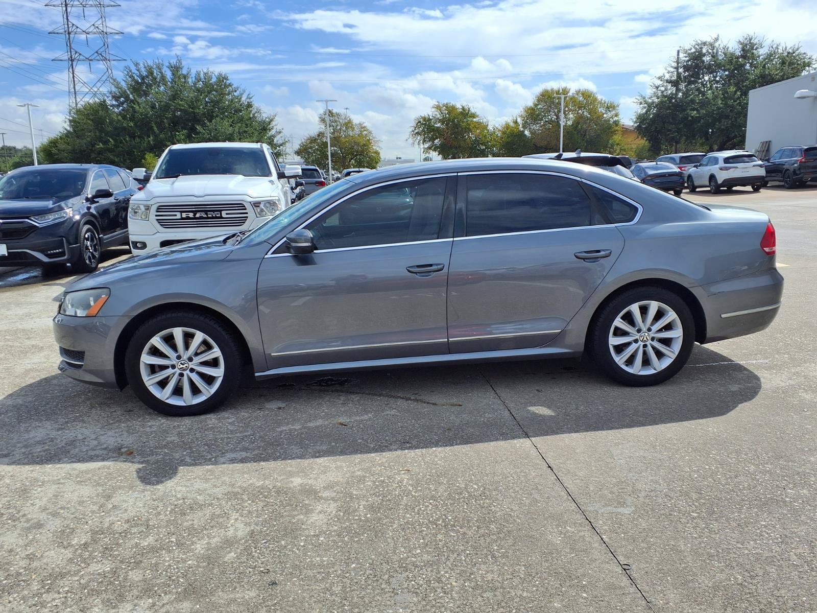 Used 2013 Volkswagen Passat 2.5 SEL FWD image 24
