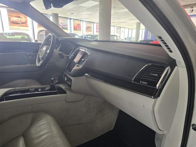 Used 2016 Volvo XC90 T6 Momentum w/ Momentum Plus Package AWD/4WD image 16