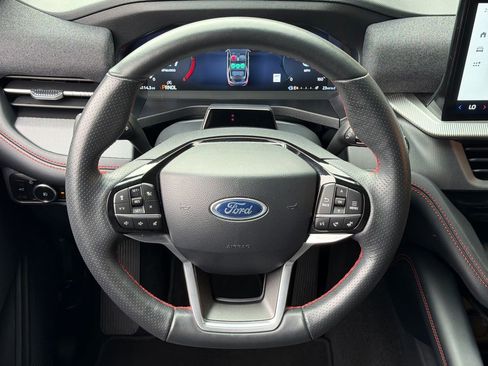 Used 2025 Ford Explorer ST-Line w/ ST-Line Street Pack image 4