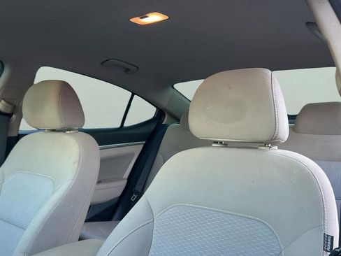 Used 2019 Hyundai Elantra SEL image 14