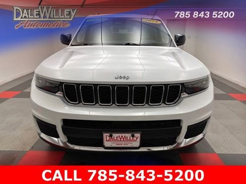 Used 2024 Jeep Grand Cherokee L Laredo image 2