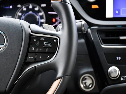 Used 2025 Lexus ES 300h Ultra Luxury image 26