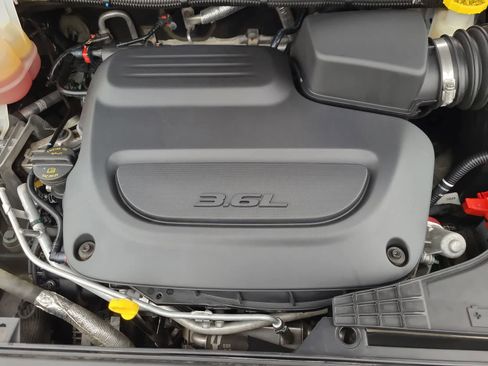 Used 2022 Chrysler Pacifica Touring-L image 17