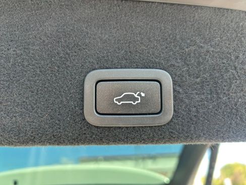 Used 2017 Volvo XC60 T6 R-Design w/ Climate Package image 26