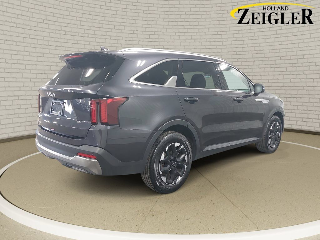Used 2025 Kia Sorento S w/ Panoramic Sunroof Package FWD image 5