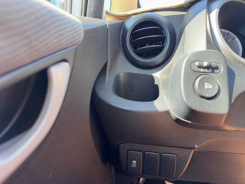Used 2012 Honda Fit image 38