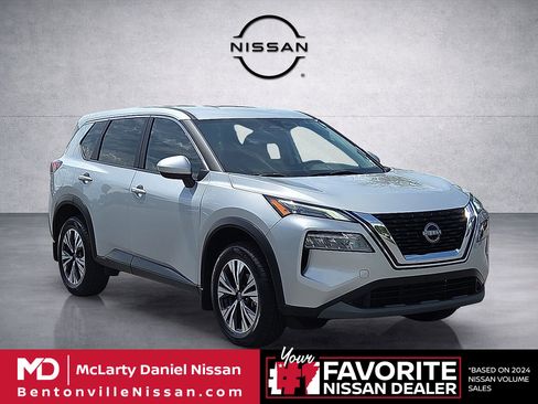 Used 2023 Nissan Rogue SV FWD image 2