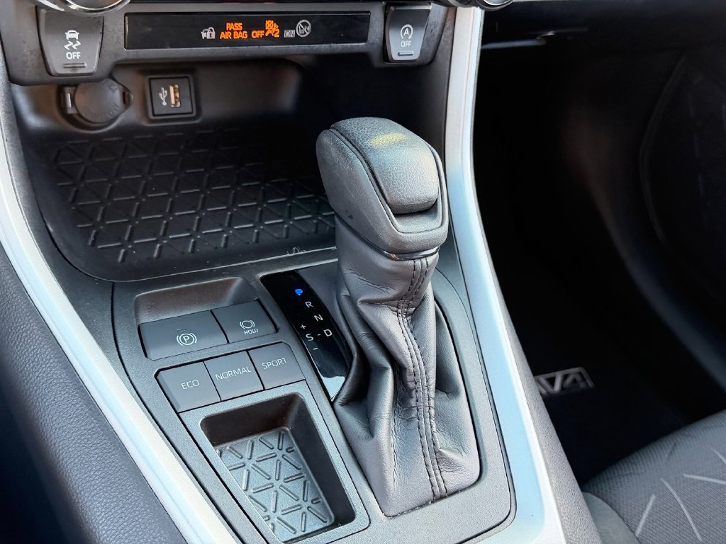 Used 2024 Toyota RAV4 XLE w/ Convenience Package FWD image 24