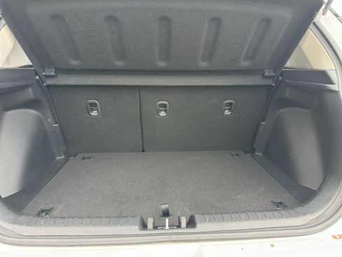 Used 2025 Hyundai Venue SEL FWD image 32