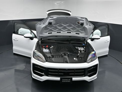 Used 2026 Porsche Cayenne GTS image 29