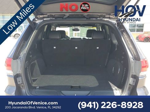 Used 2019 Jeep Grand Cherokee Laredo w/ Laredo X Package RWD image 11