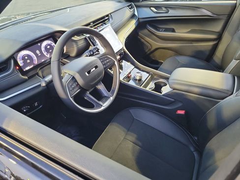 New 2025 Jeep Grand Cherokee L Altitude image 3