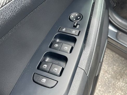 Used 2023 Kia Sportage LX image 15