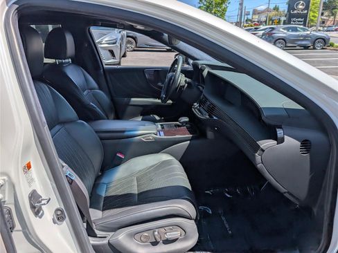 Used 2020 Lexus LS 500h AWD w/ Luxury Package image 11